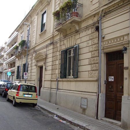 La Maison Des Livres Reggio di Calabria Dış mekan fotoğraf