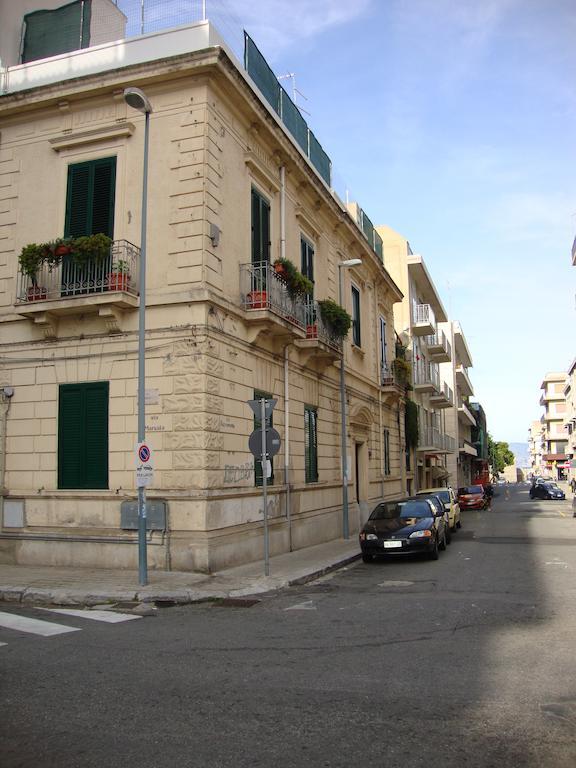 La Maison Des Livres Reggio di Calabria Dış mekan fotoğraf