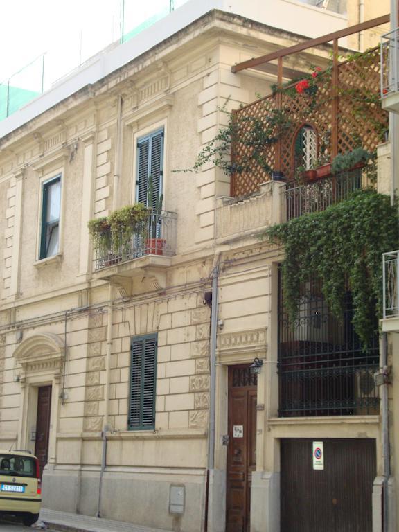 La Maison Des Livres Reggio di Calabria Dış mekan fotoğraf